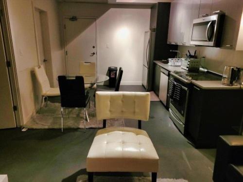 Furnished 1 Bedroom In East Village By Signature Suites Ltd カルガリー エクステリア 写真